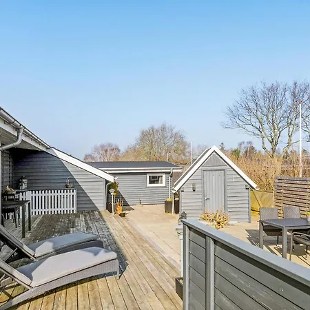 3 Bedroom Awesome In ハザスレウ